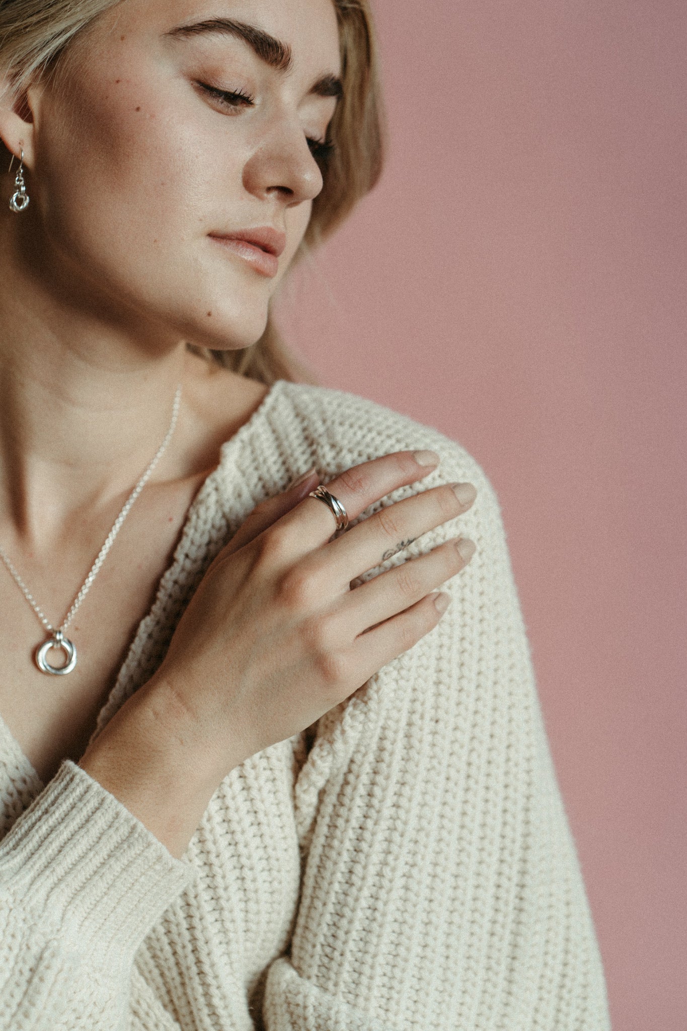 Bague trio de nœuds d'amour intemporels • Bague Trinity roulante en argent sterling