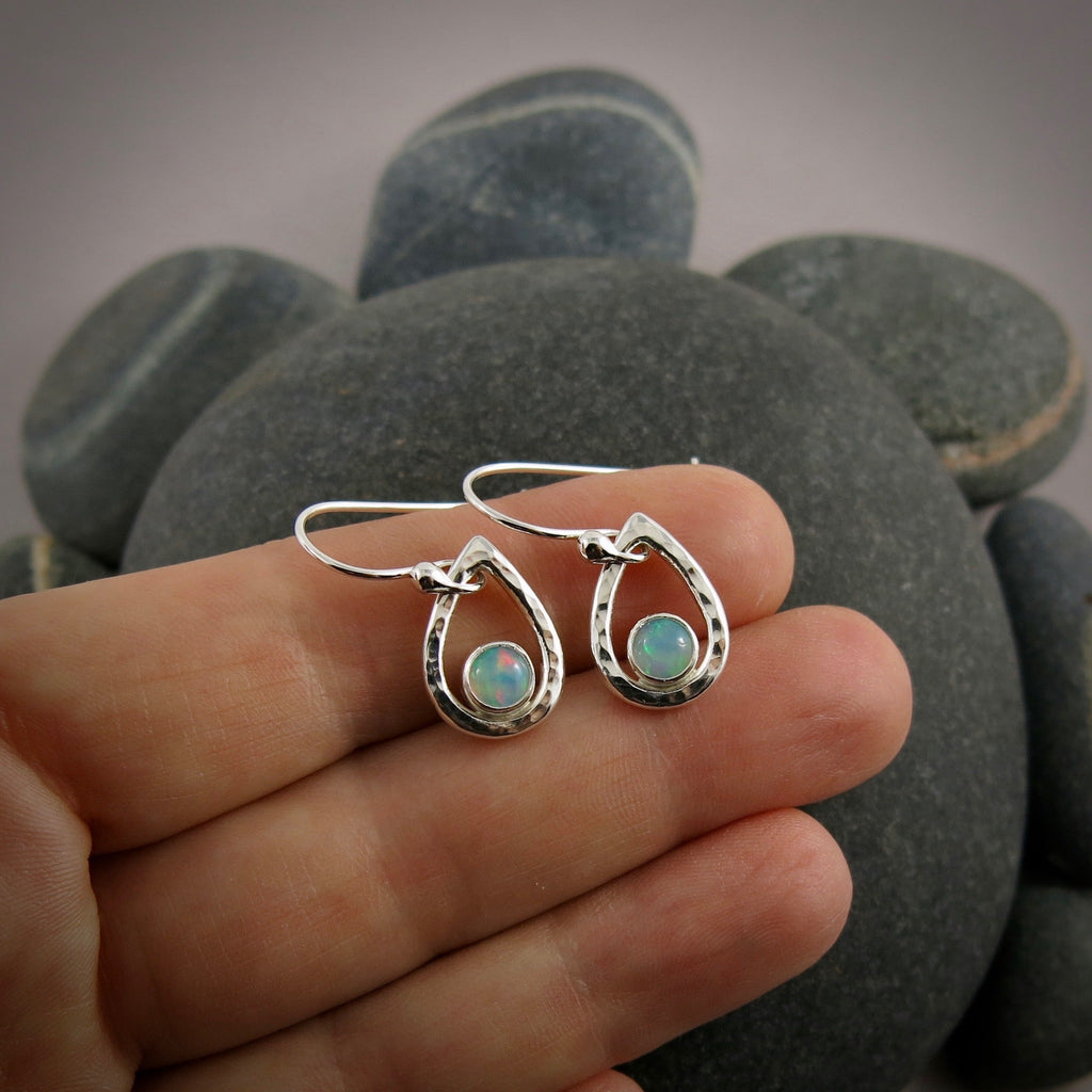 Boucles d'oreilles goutte d'opale Welo • Argent sterling • Collection Opulent Opals
