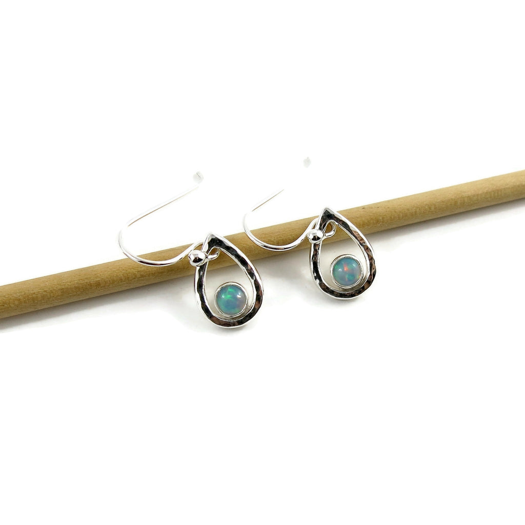 Boucles d'oreilles goutte d'opale Welo • Argent sterling • Collection Opulent Opals
