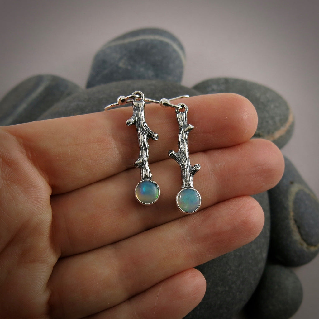 Boucles d'oreilles brindilles d'opale Welo • Argent sterling • Collection Opulent Opals