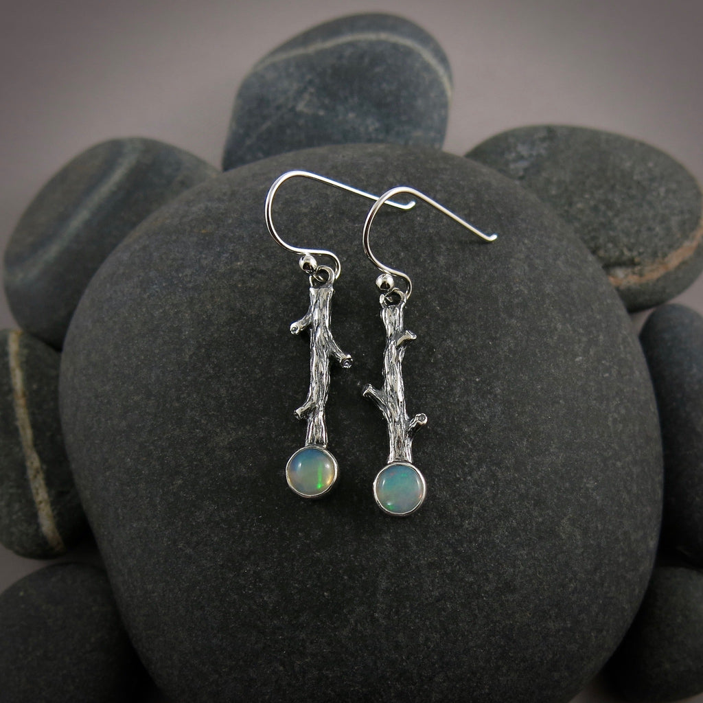 Boucles d'oreilles brindilles d'opale Welo • Argent sterling • Collection Opulent Opals