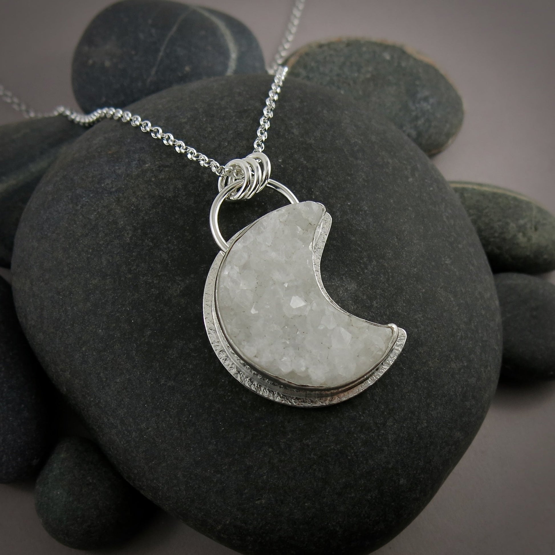 Collier Dreamer • Collier croissant de lune druzy blanc en argent sterling
