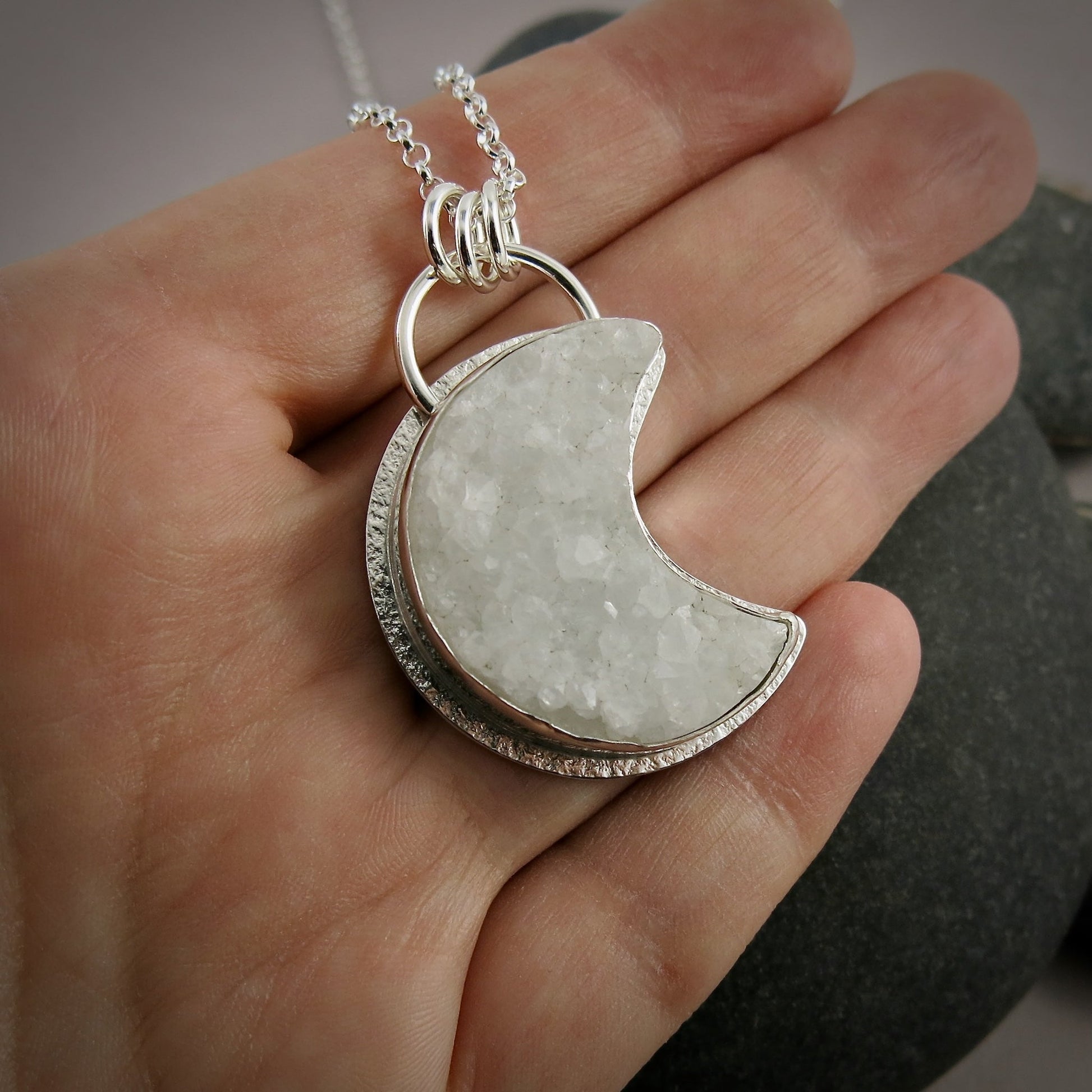 Collier Dreamer • Collier croissant de lune druzy blanc en argent sterling