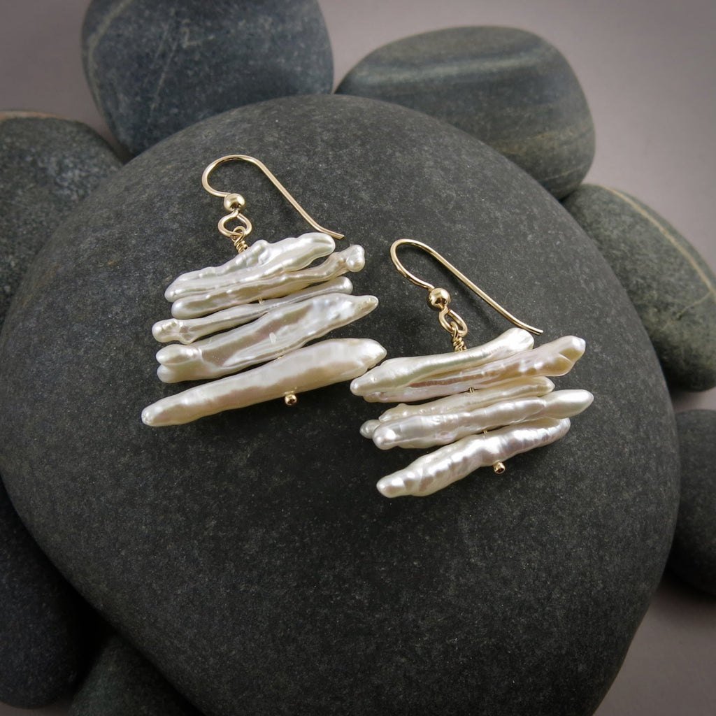 Boucles d'oreilles bâton empilées • Boucles d'oreilles en perles bâton blanches brillantes en or 14 carats