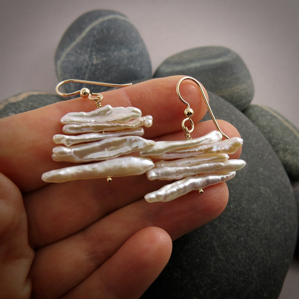 Boucles d'oreilles bâton empilées • Boucles d'oreilles en perles bâton blanches brillantes en or 14 carats