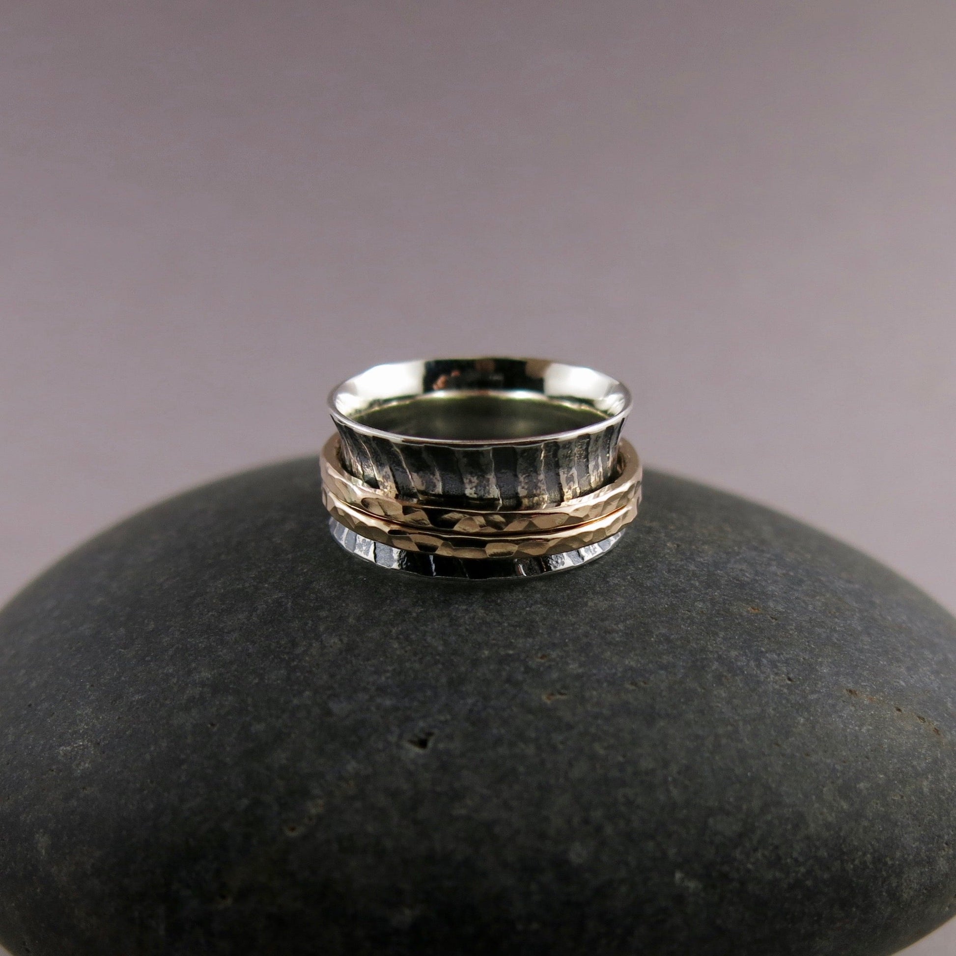 Bague de méditation à imprimé zèbre • Bande en argent avec doubles toupies remplies d'or