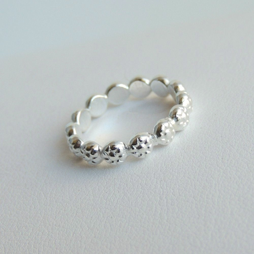 Bague empilable en argent sterling avec marguerite