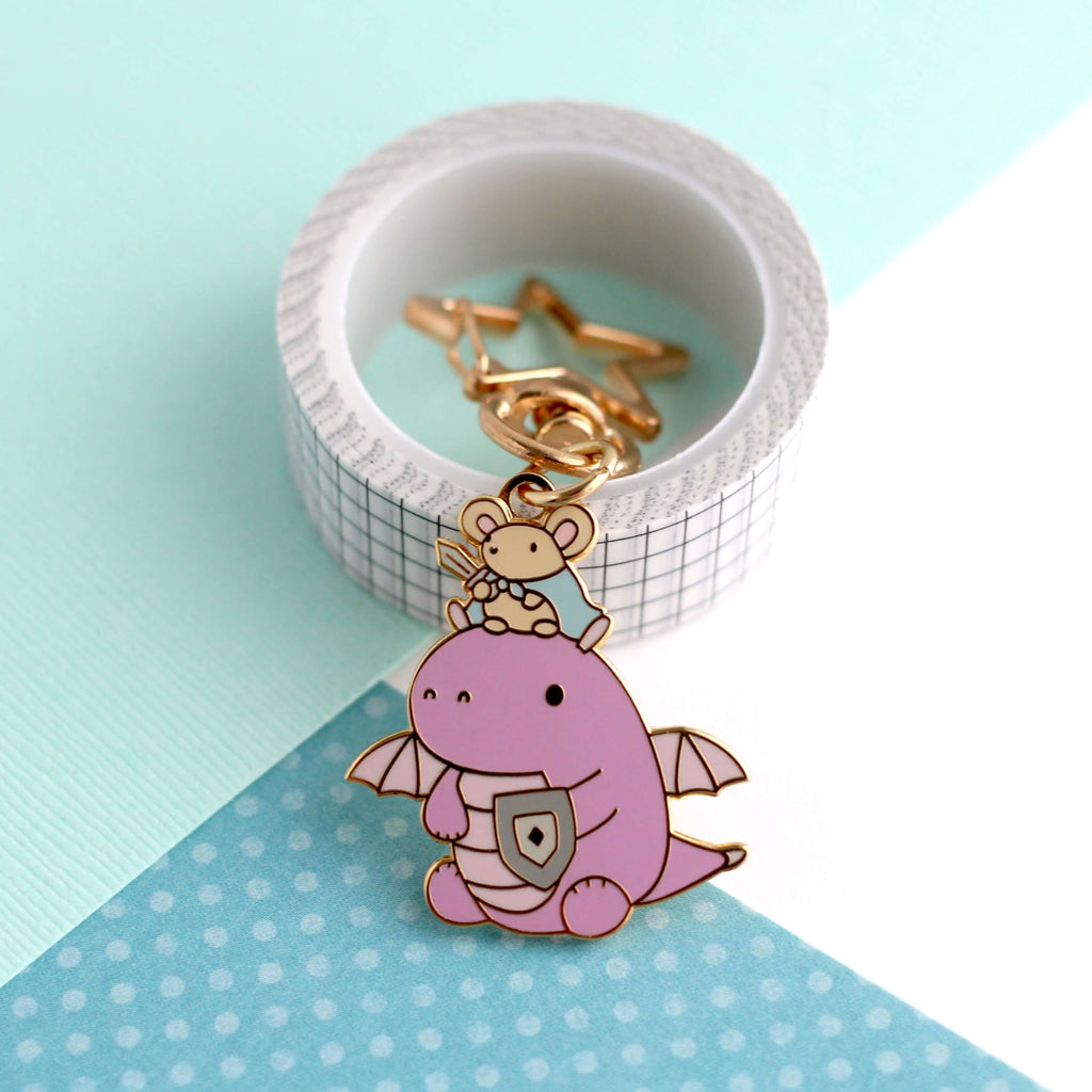 Porte-clés en émail Souris et Chevalier Dragon (Violet clair)