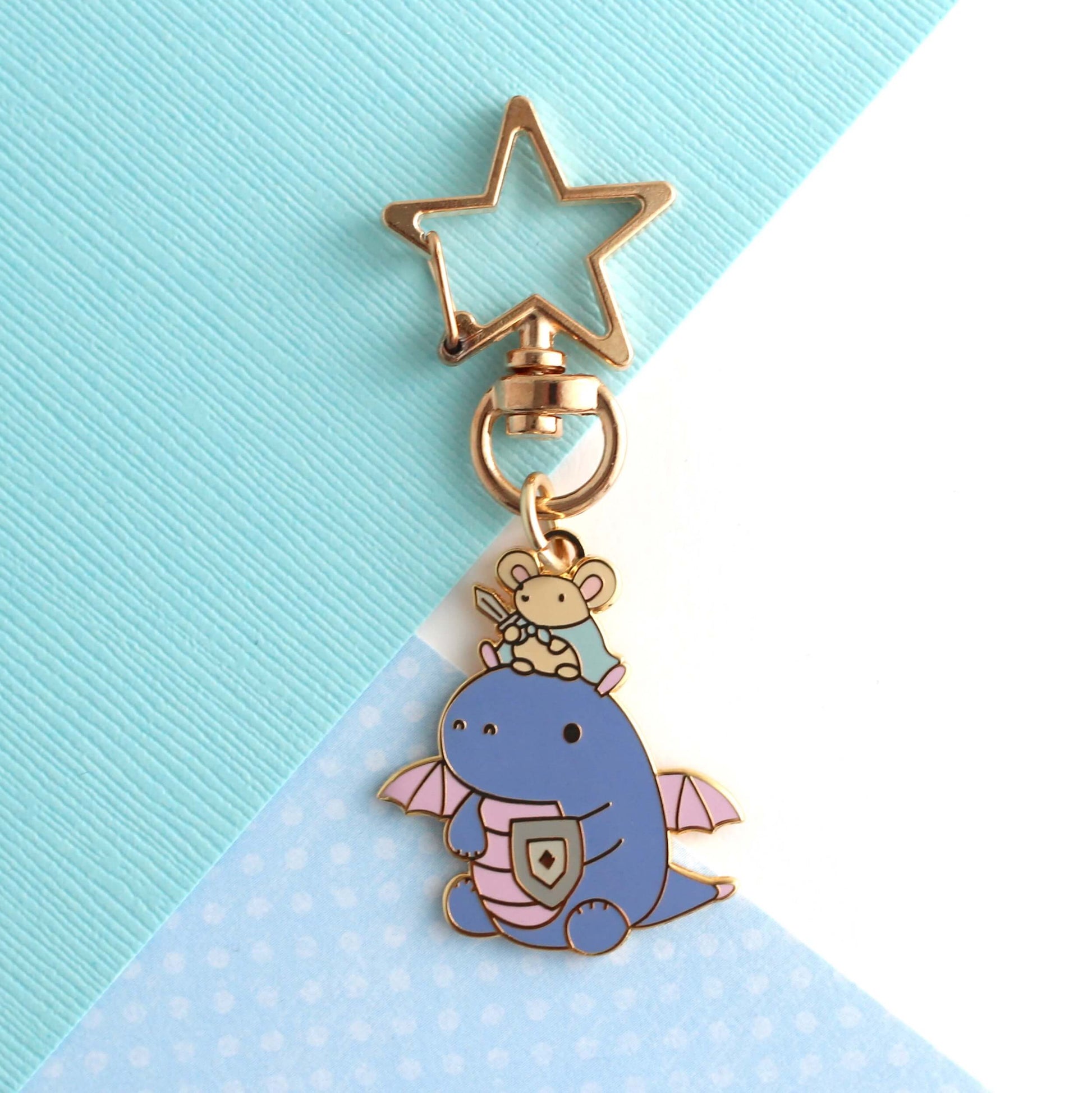 Porte-clés en émail Souris et Chevalier Dragon (Violet)