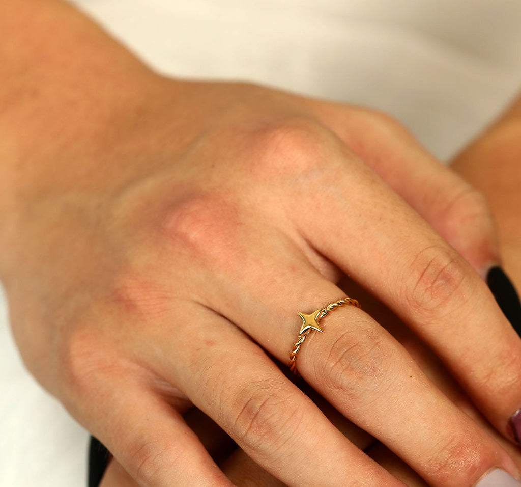 NICOLE Gold: Textured Ring with a Four Point Star Centre Piece