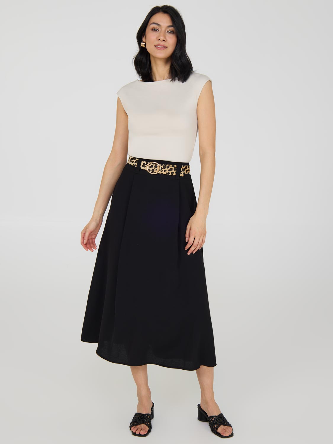 Jupe midi en satin à coupe trapèze avec ceinture