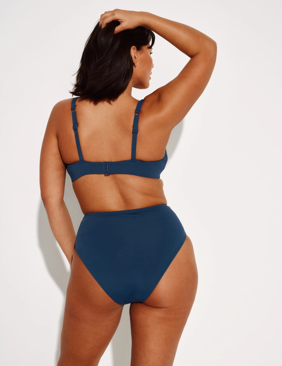 Haut de bikini froncé à décolleté en V profond