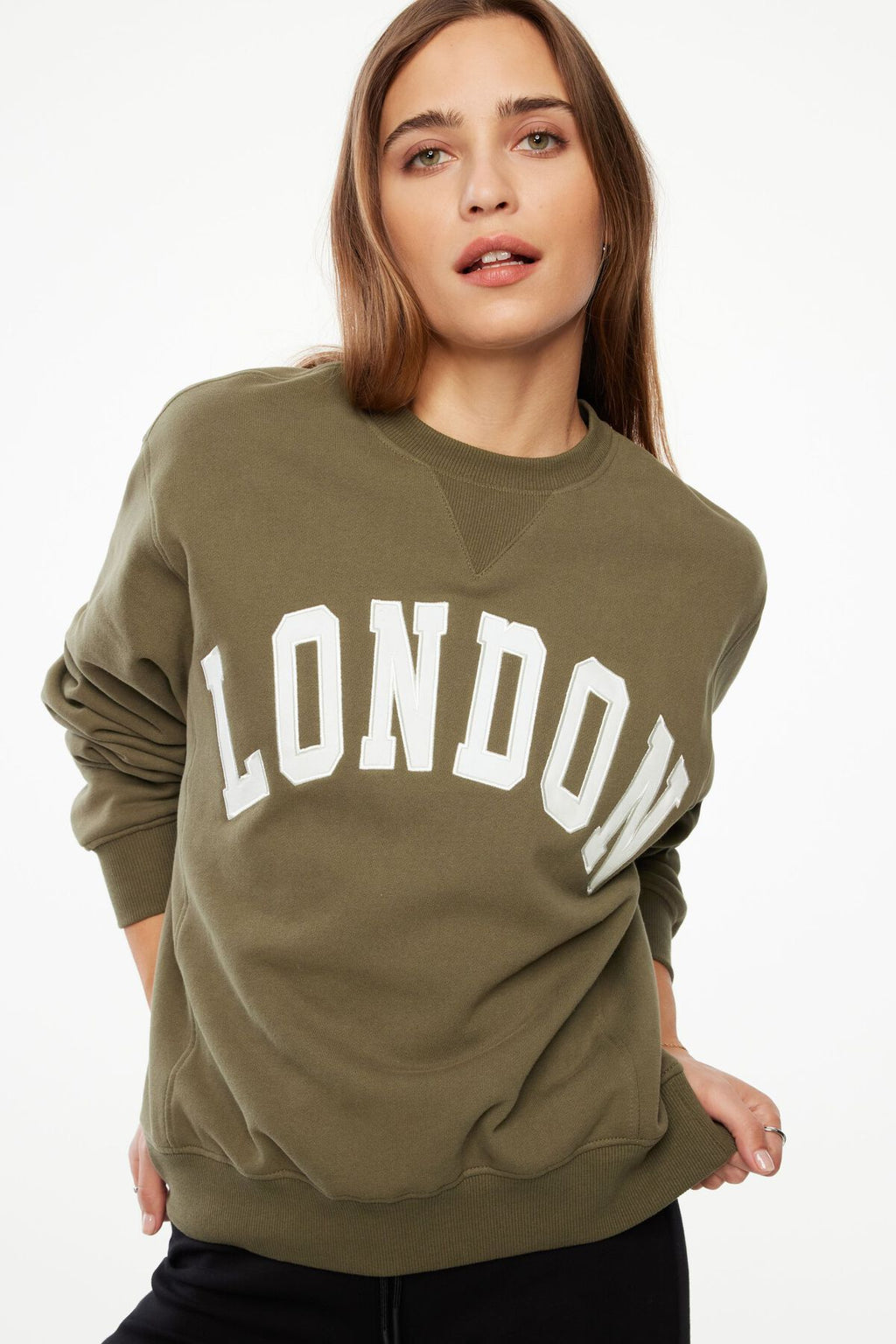 Sweat-shirt classique à col rond et appliqué