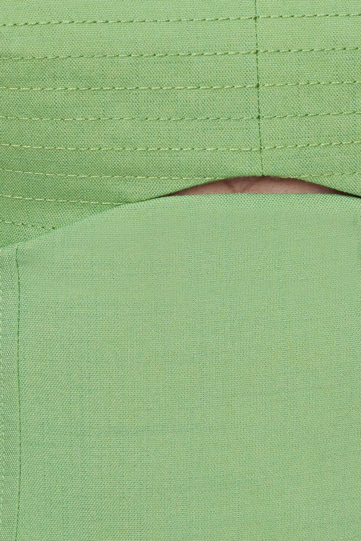 Mini-robe évasée découpée