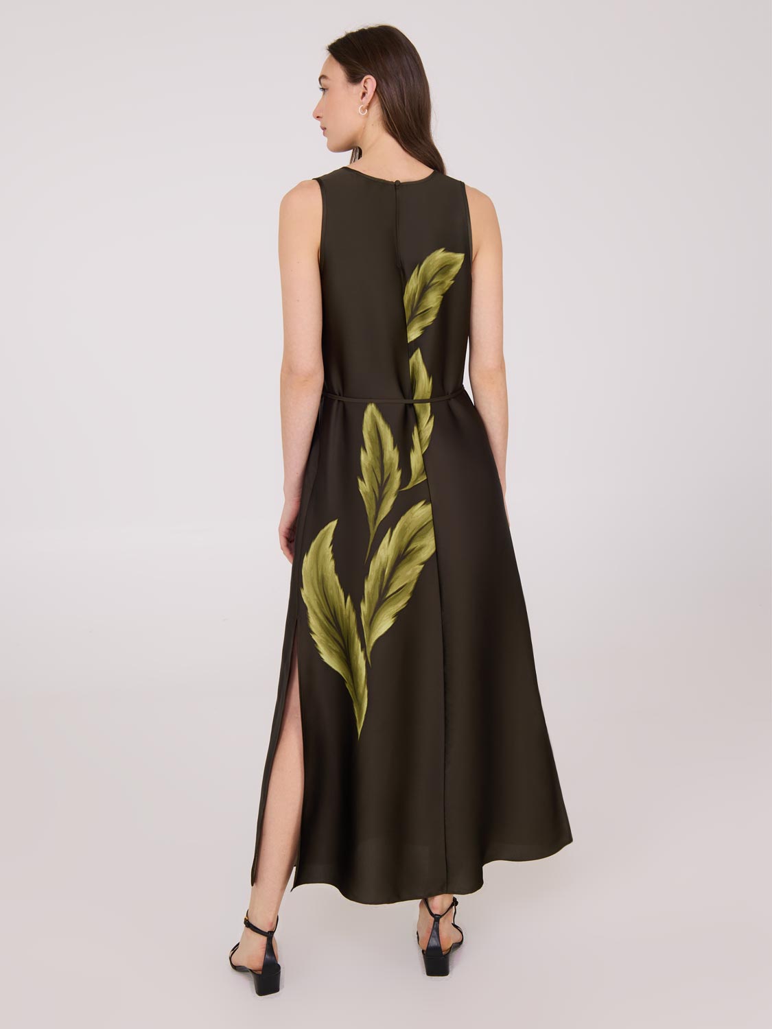 Robe midi imprimée sans manches en satin