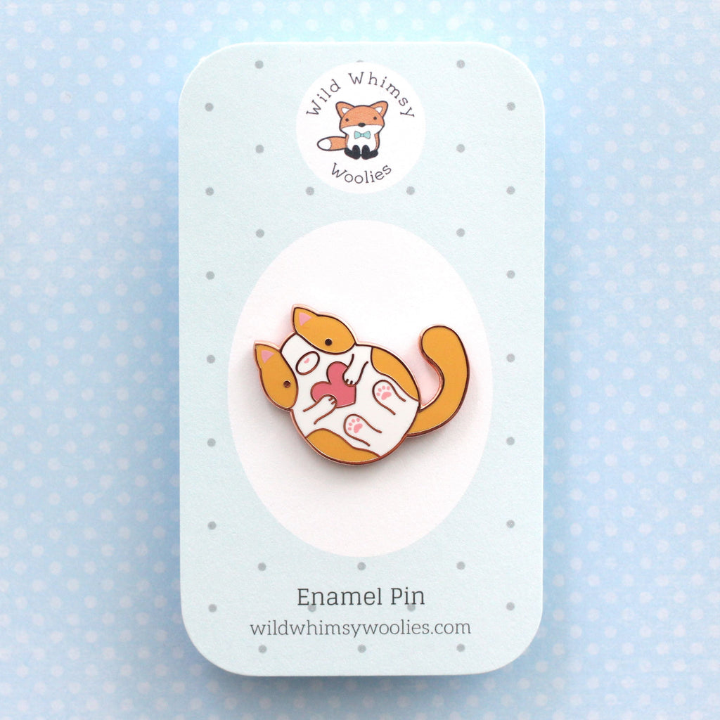 Pin's chat orange et blanc. Pin's en émail chaton