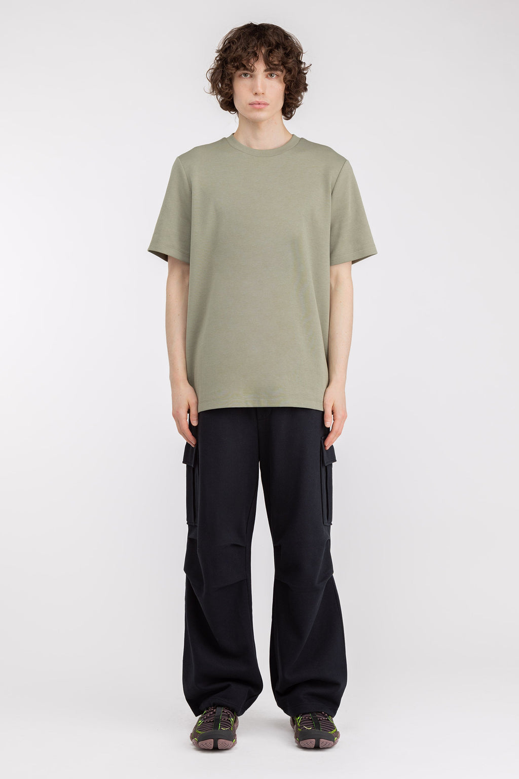 HEAVYWEIGHT CREWNECK T-SHIRT