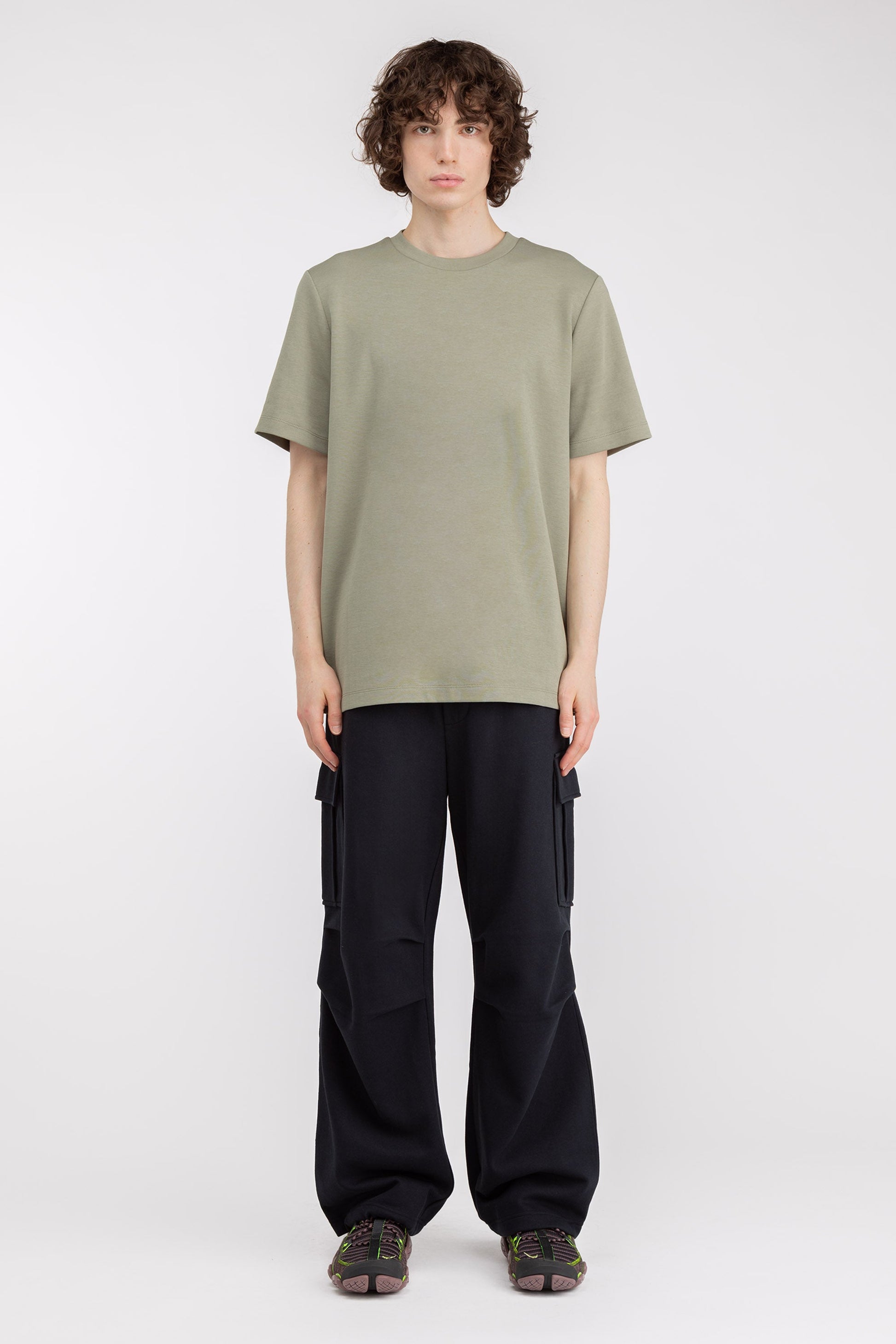 HEAVYWEIGHT CREWNECK T-SHIRT