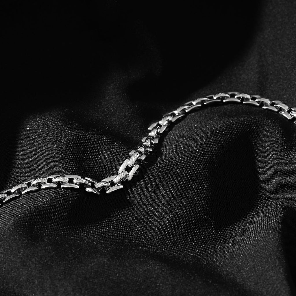 PROVINIA: Retro Watch Style Strap Bracelet in Silver
