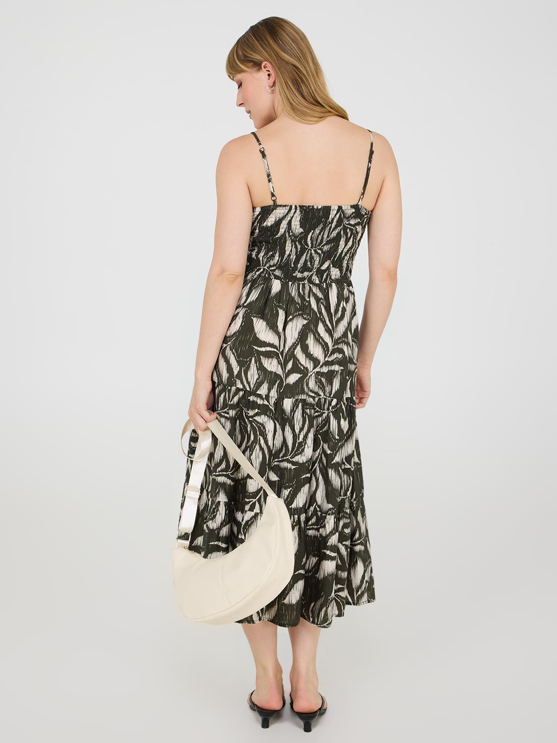 Robe mi-longue à bretelles spaghetti et imprimé tropical