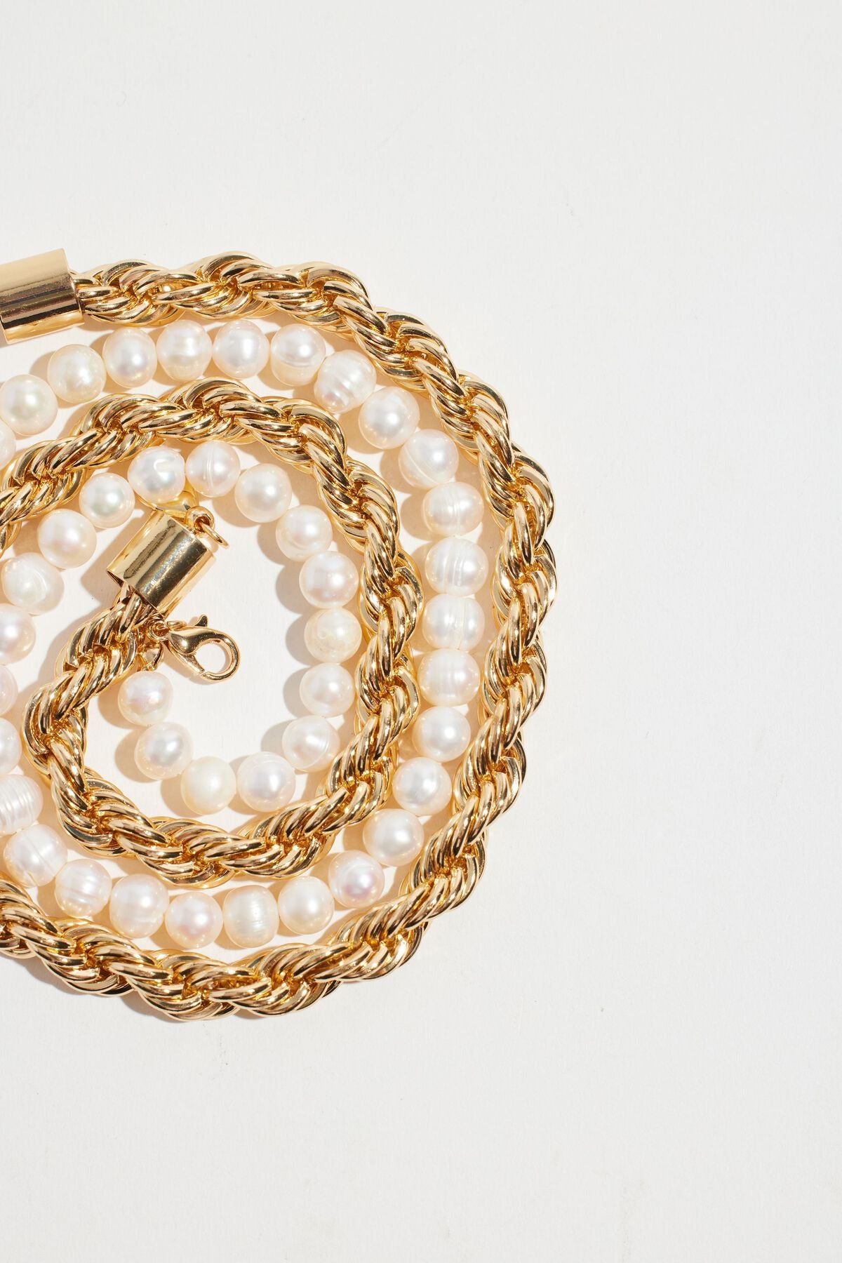 Lot de 2 colliers torsadés en corde et perles