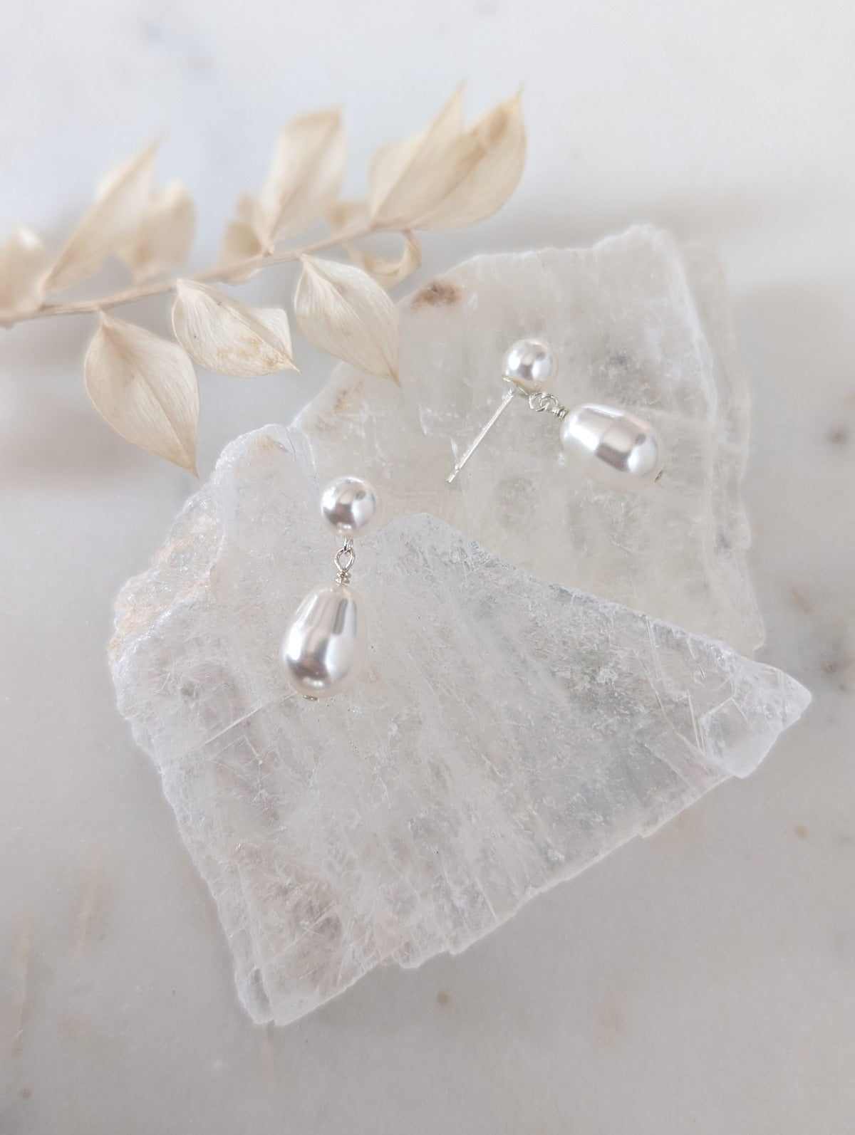 Boucles d'oreilles pendantes de mariée à double perle JESS