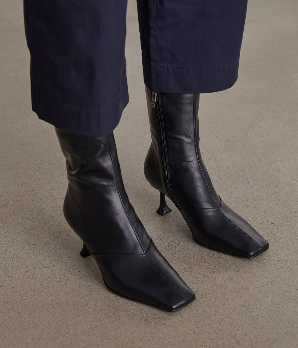 AMOUR Women's Vegan High Heel Boots