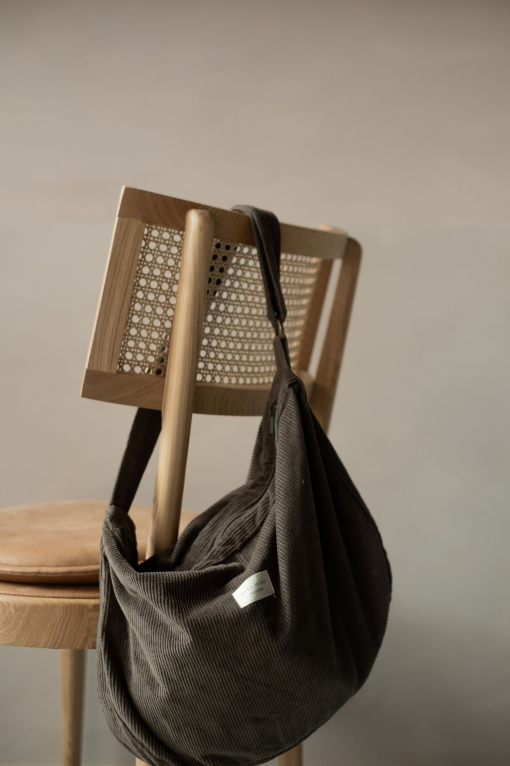 Corduroy Croissant Bag - Adjustable Shoulder Strap & Zipper Closure