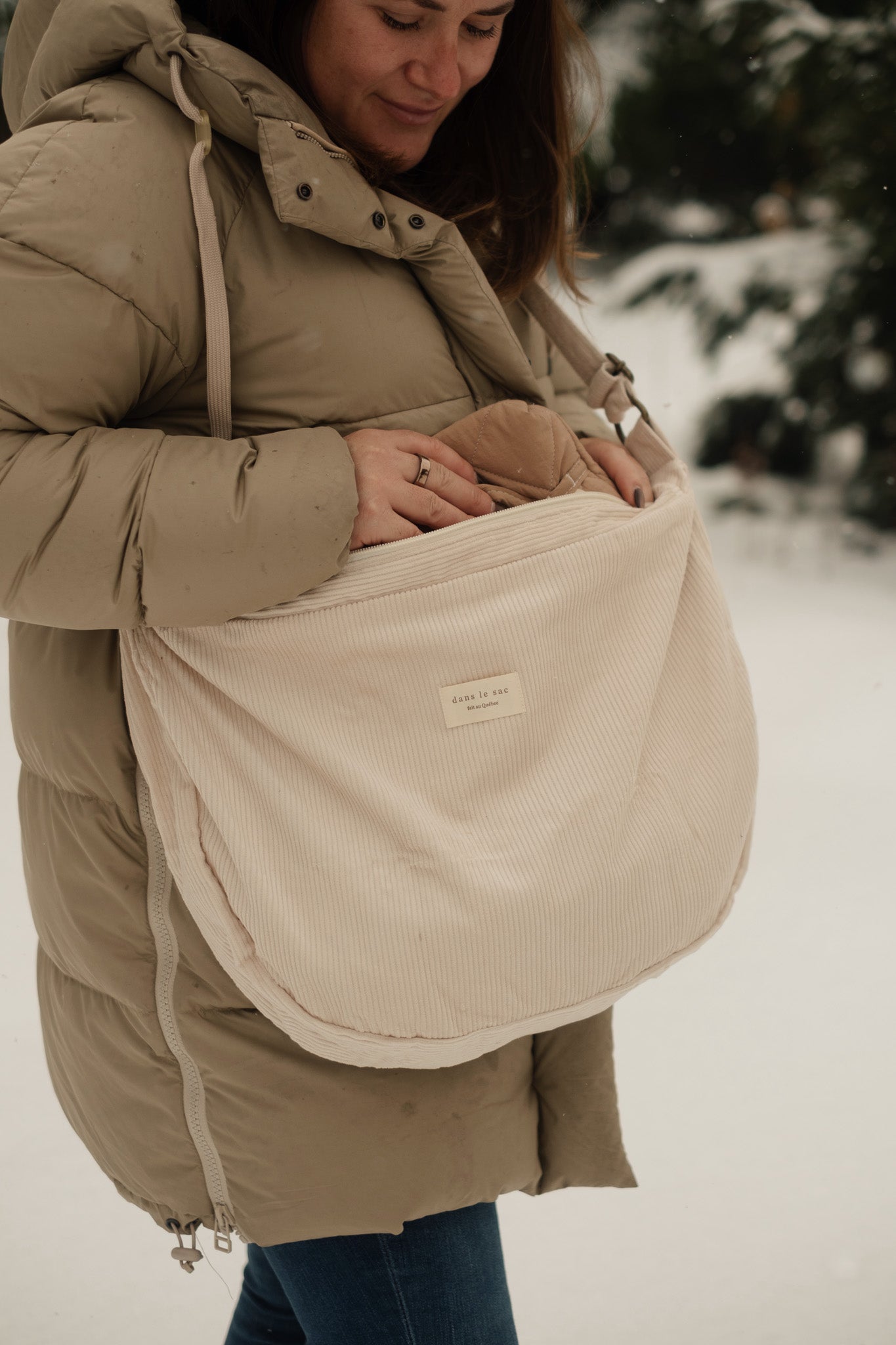 Corduroy Croissant Bag - Adjustable Shoulder Strap & Zipper Closure