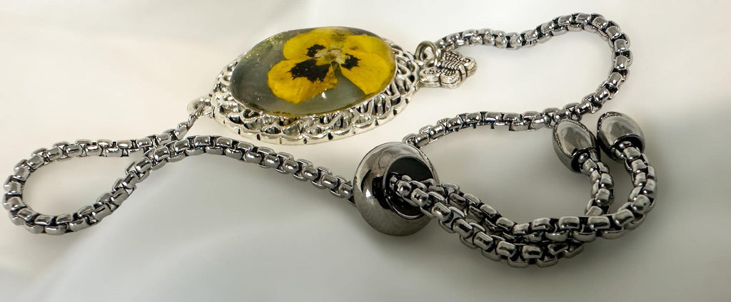 Silver Elegance: Handcrafted Resin Bracelet with Dried Flower Accents