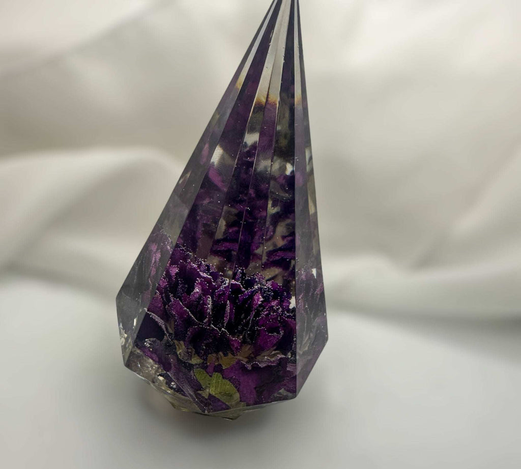 Petal Harmony: Floral Essence Ring Holder with Complimentary Resin Tray