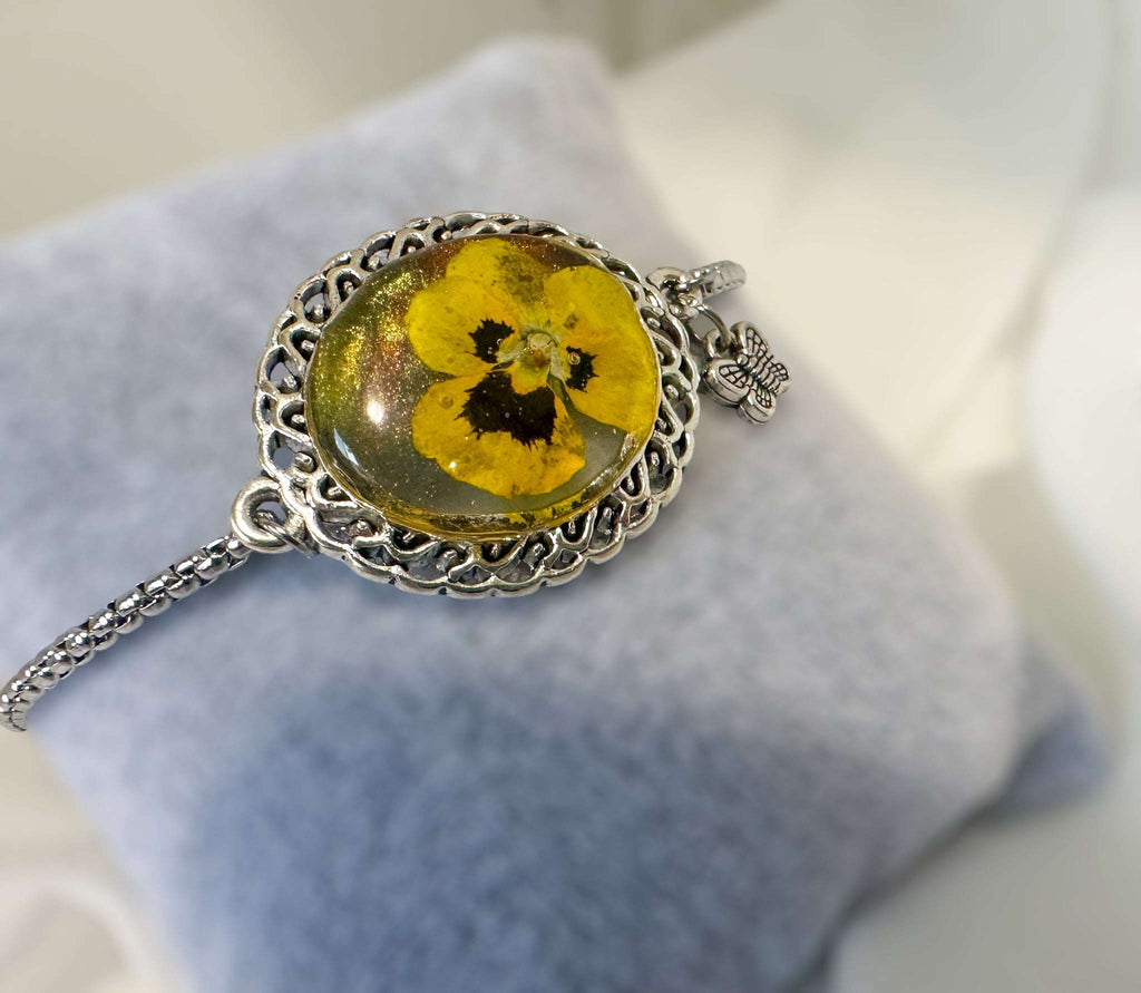 Silver Elegance: Handcrafted Resin Bracelet with Dried Flower Accents