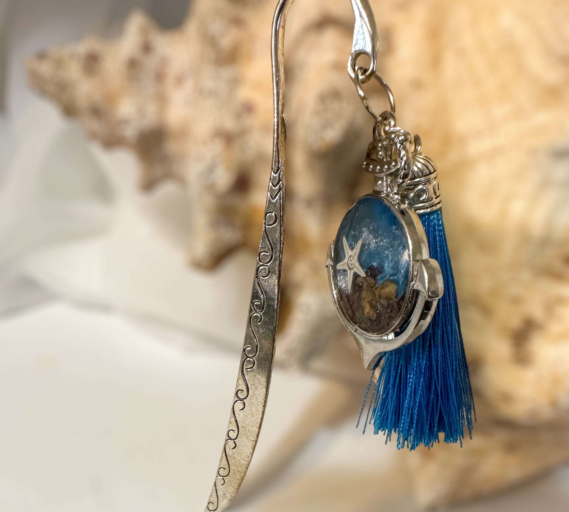 Oceanic Treasures: Handcrafted Resin Bookmarks with Real Sand & Seashells