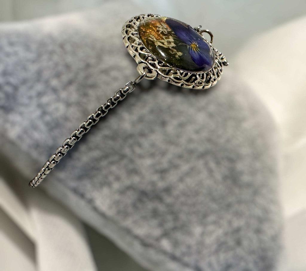 Silver Elegance: Handcrafted Resin Bracelet with Dried Flower Accents