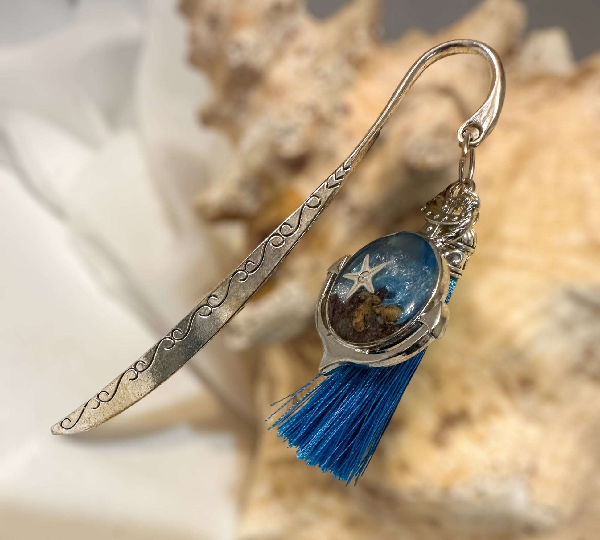Oceanic Treasures: Handcrafted Resin Bookmarks with Real Sand & Seashells