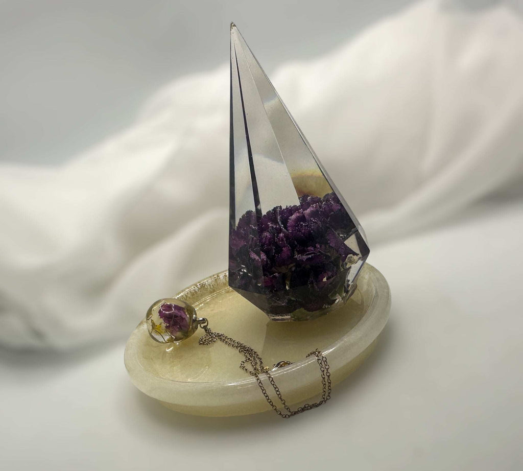 Petal Harmony: Floral Essence Ring Holder with Complimentary Resin Tray