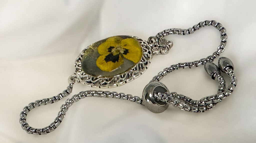 Silver Elegance: Handcrafted Resin Bracelet with Dried Flower Accents