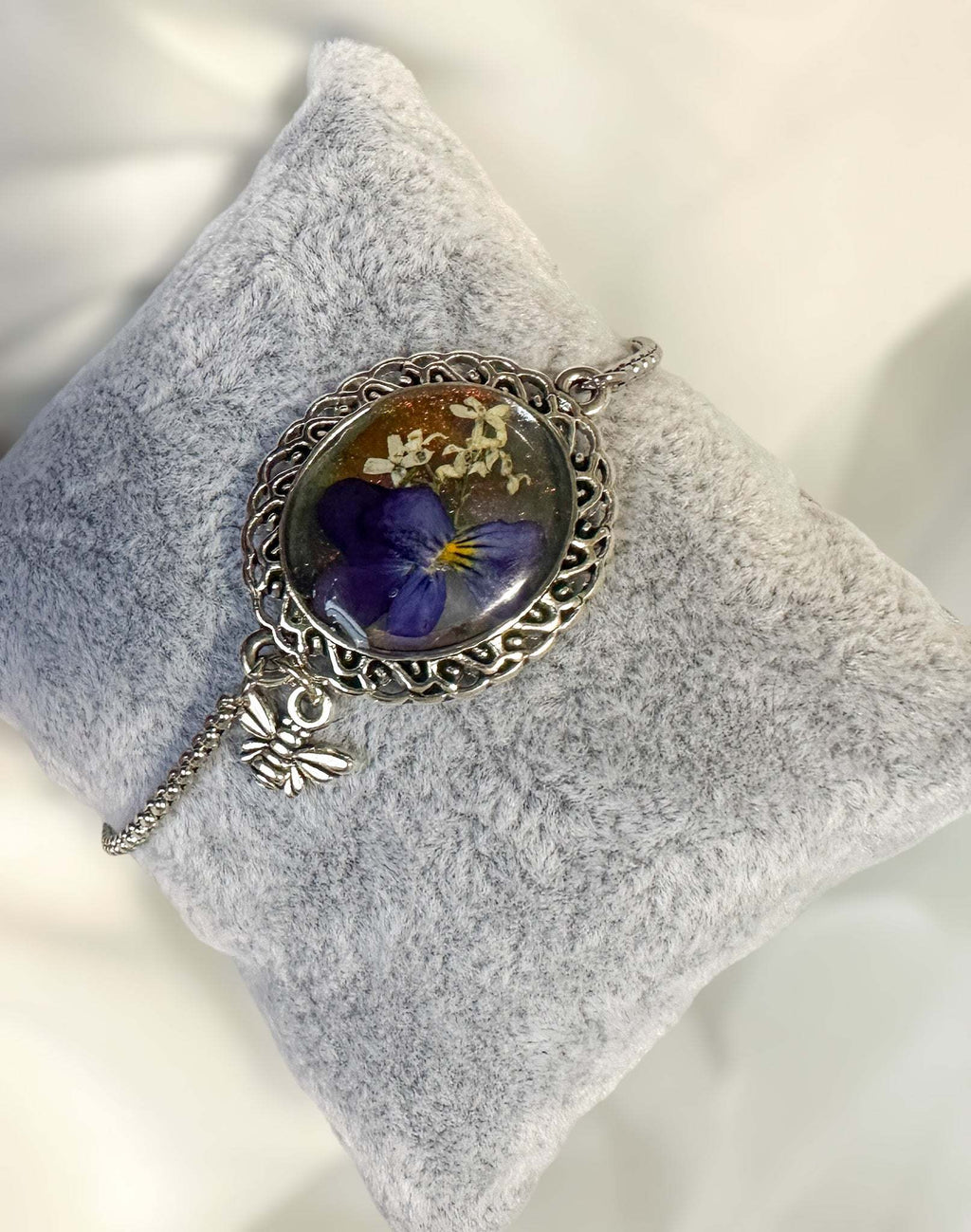 Silver Elegance: Handcrafted Resin Bracelet with Dried Flower Accents