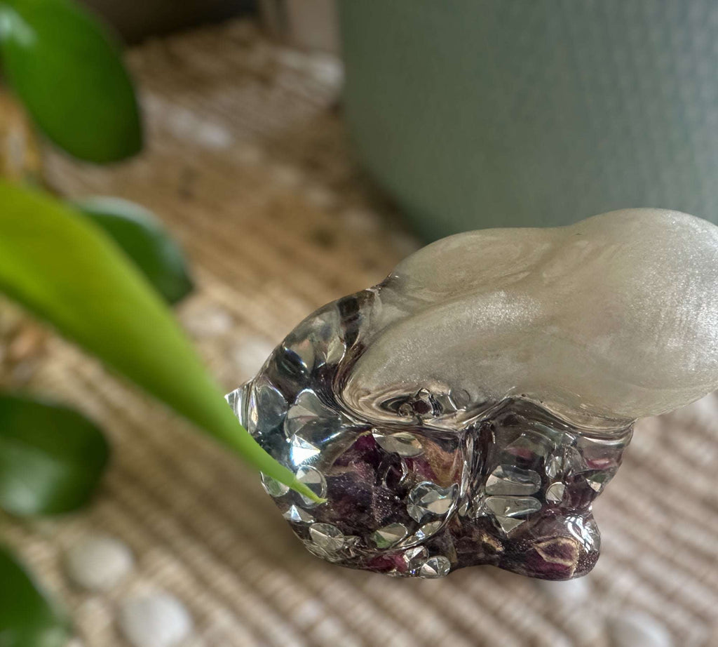 Boutons de rose et diamants : lapin en résine, décoration d'intérieur fantaisiste