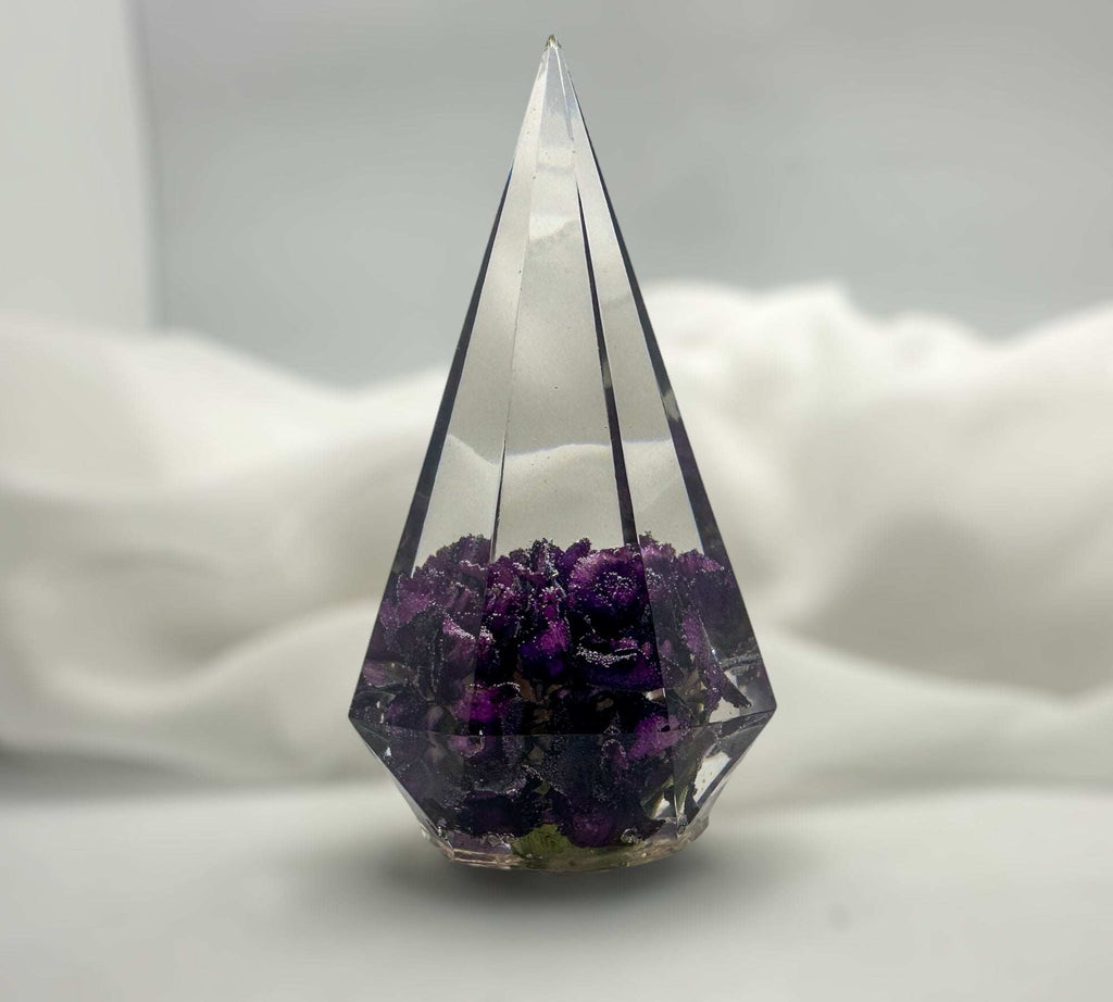 Petal Harmony: Floral Essence Ring Holder with Complimentary Resin Tray