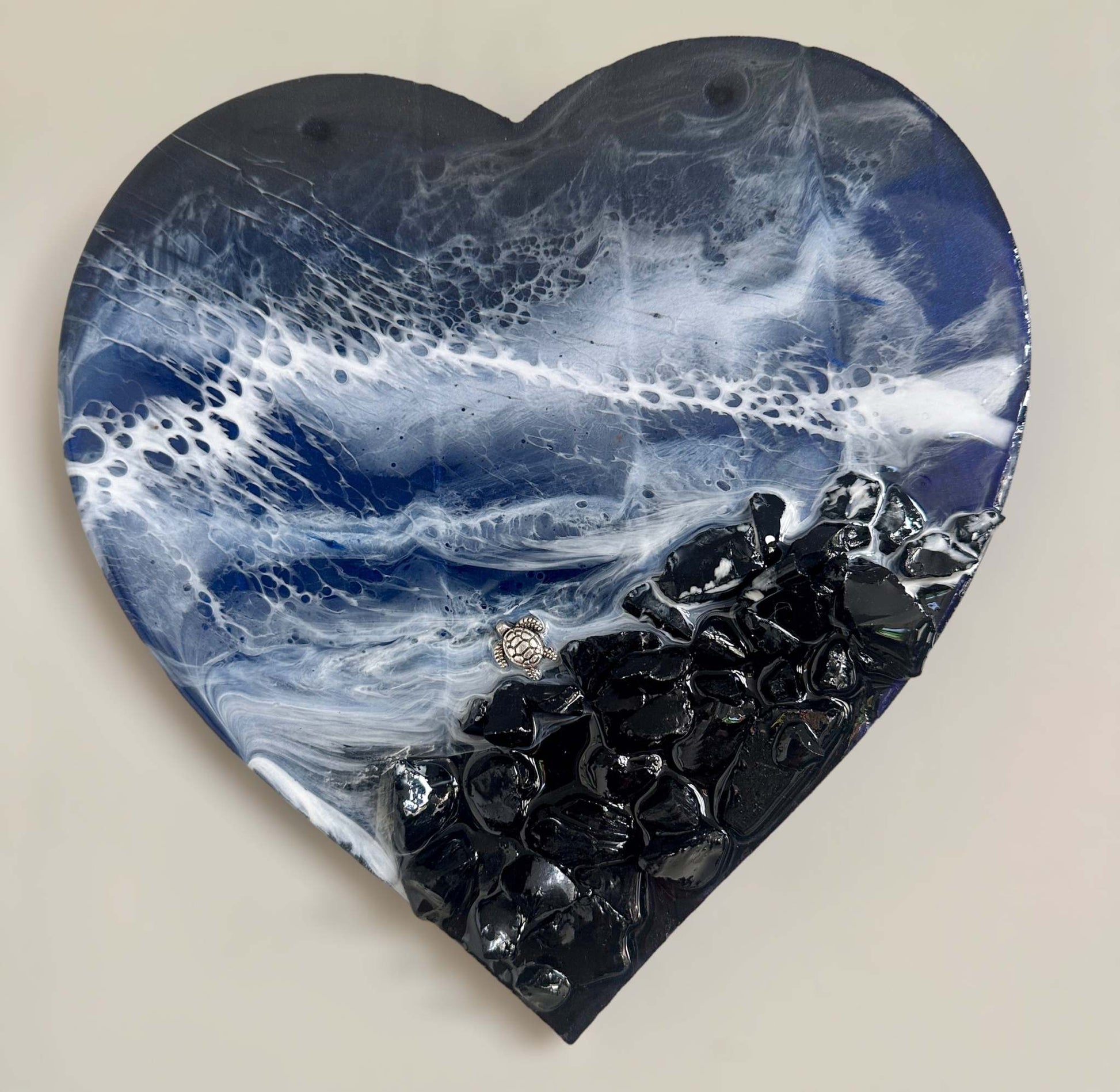 Cœur en résine époxy Ocean Black Seas – Série Love of the Dark Seas