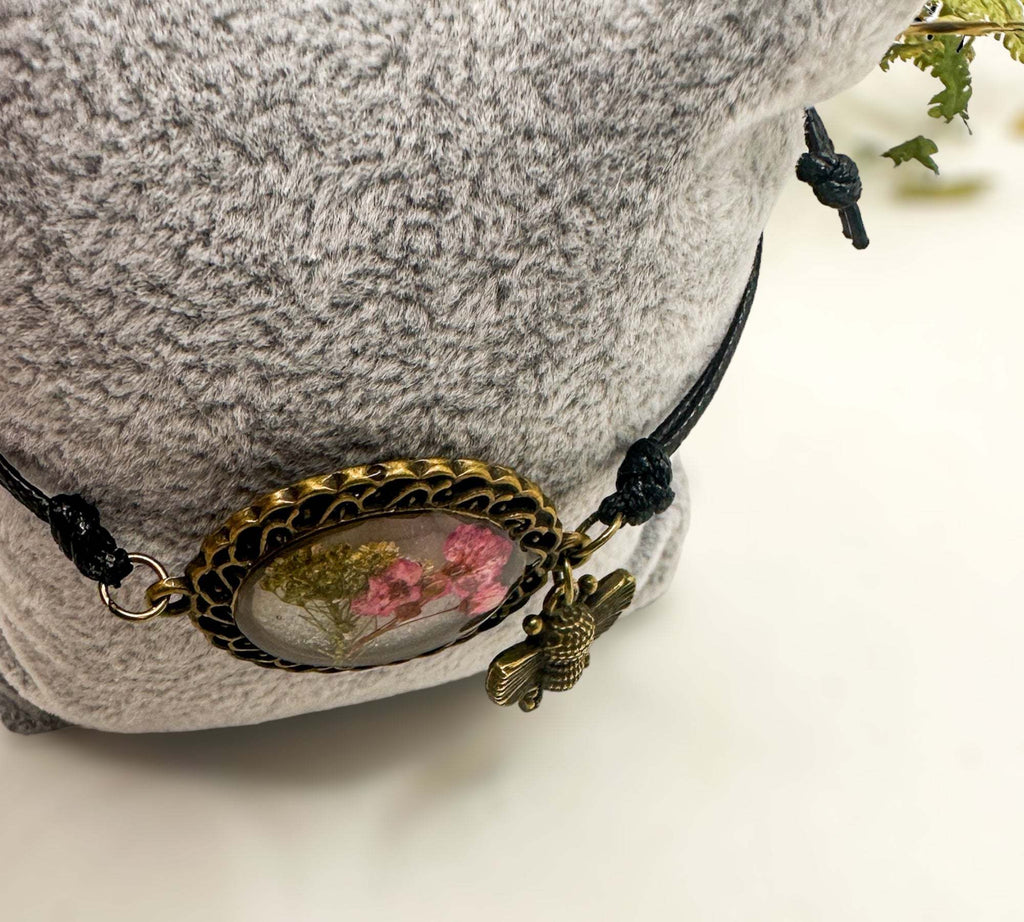 Bee-Friendly Bloom: Pink and White Flower Botanical Bracelet