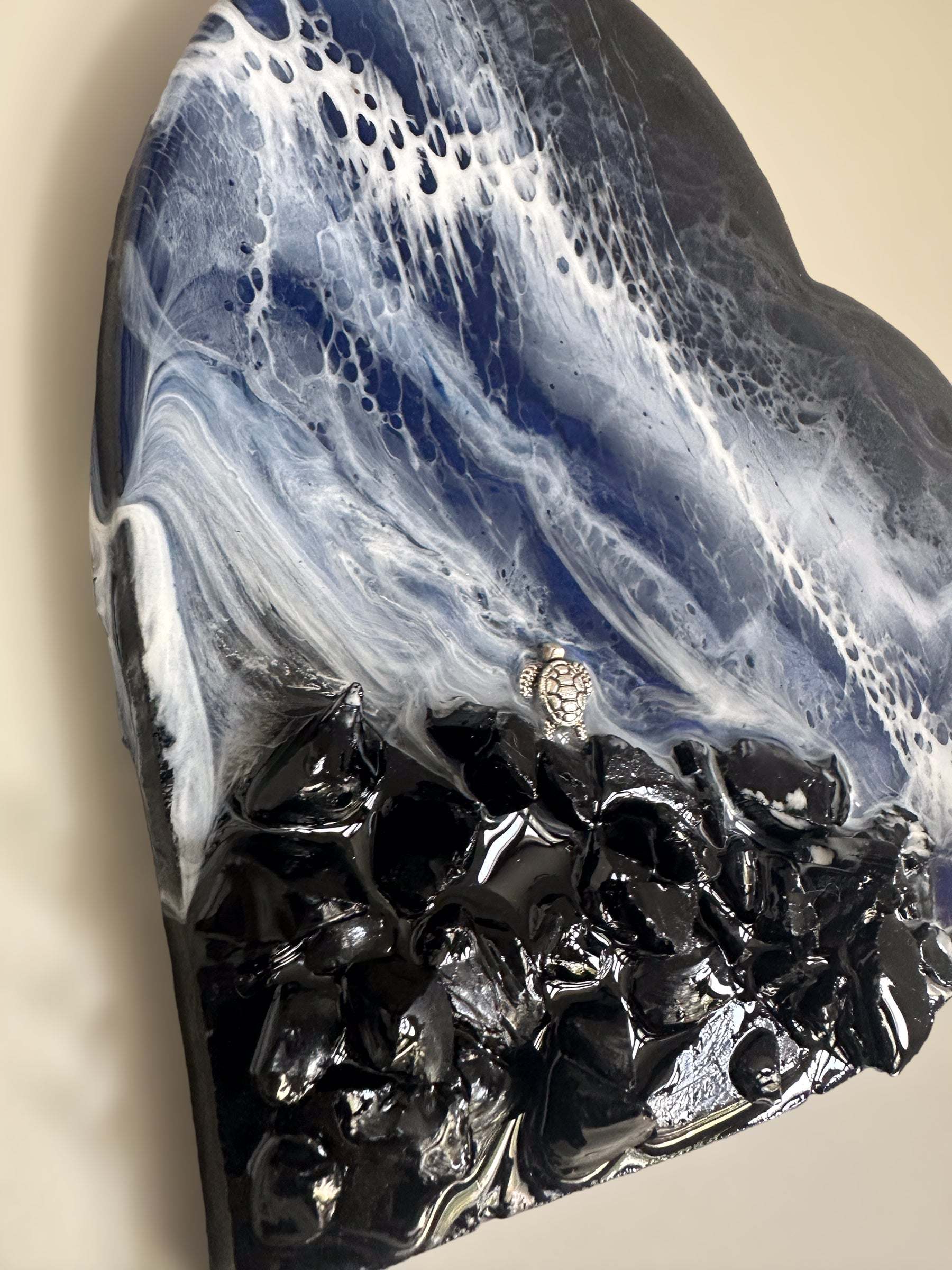 Cœur en résine époxy Ocean Black Seas – Série Love of the Dark Seas