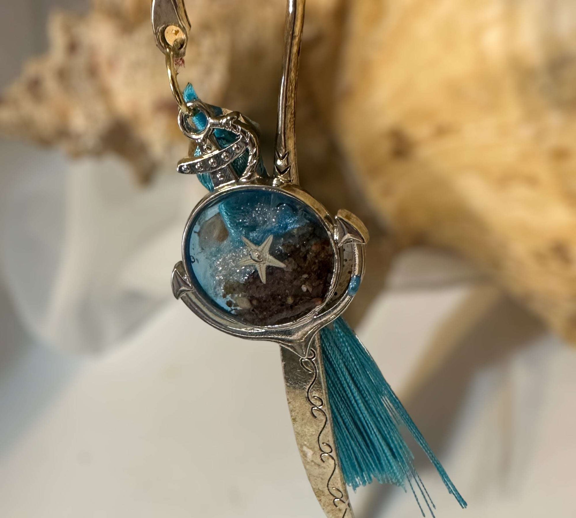 Oceanic Treasures: Handcrafted Resin Bookmarks with Real Sand & Seashells