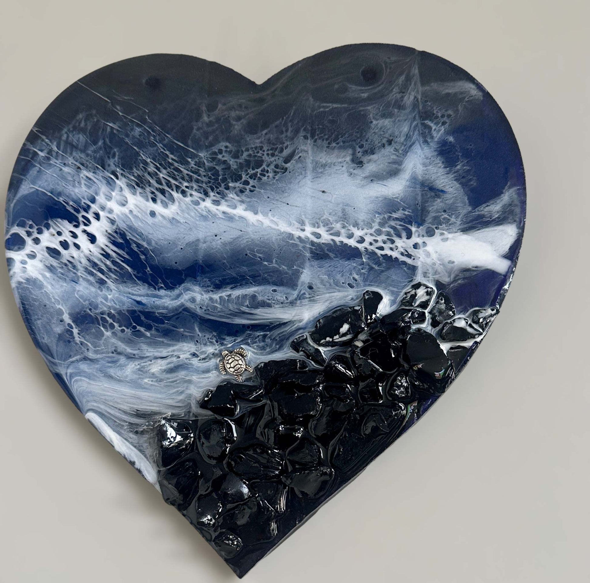 Cœur en résine époxy Ocean Black Seas – Série Love of the Dark Seas