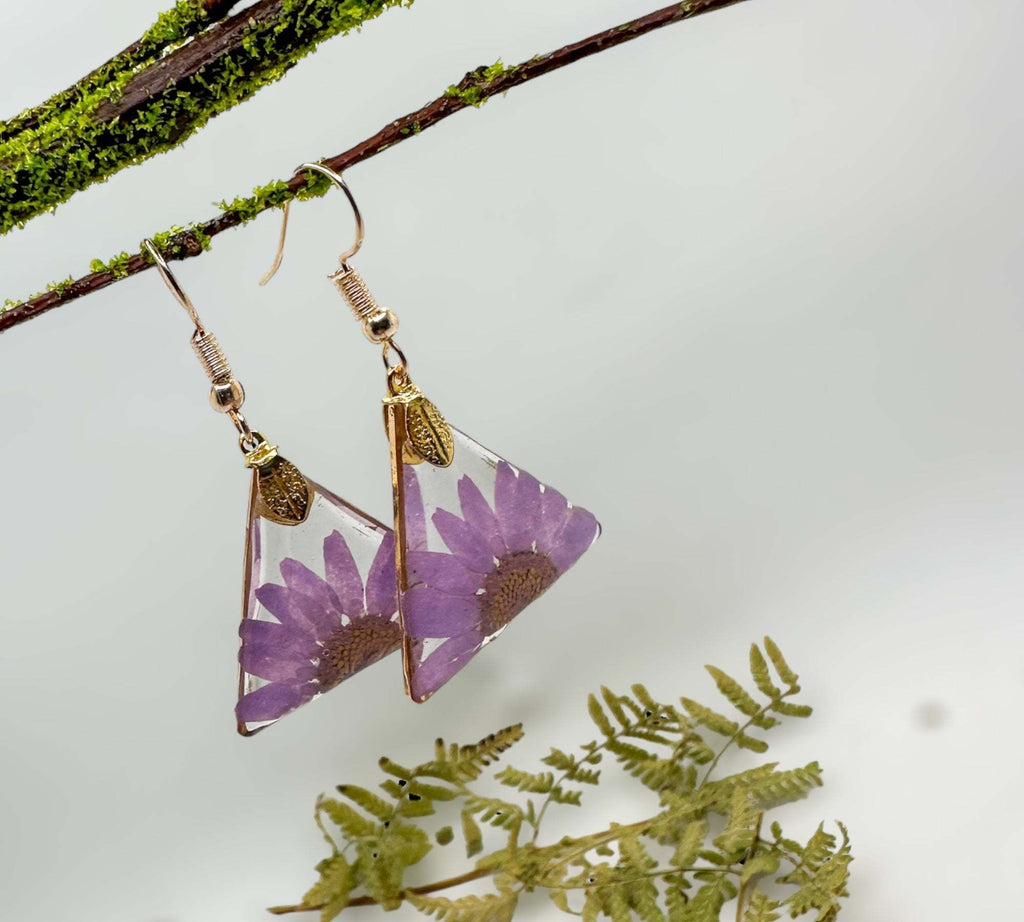 Daisy Charm - Handmade Pressed Flower Petal Resin Earrings