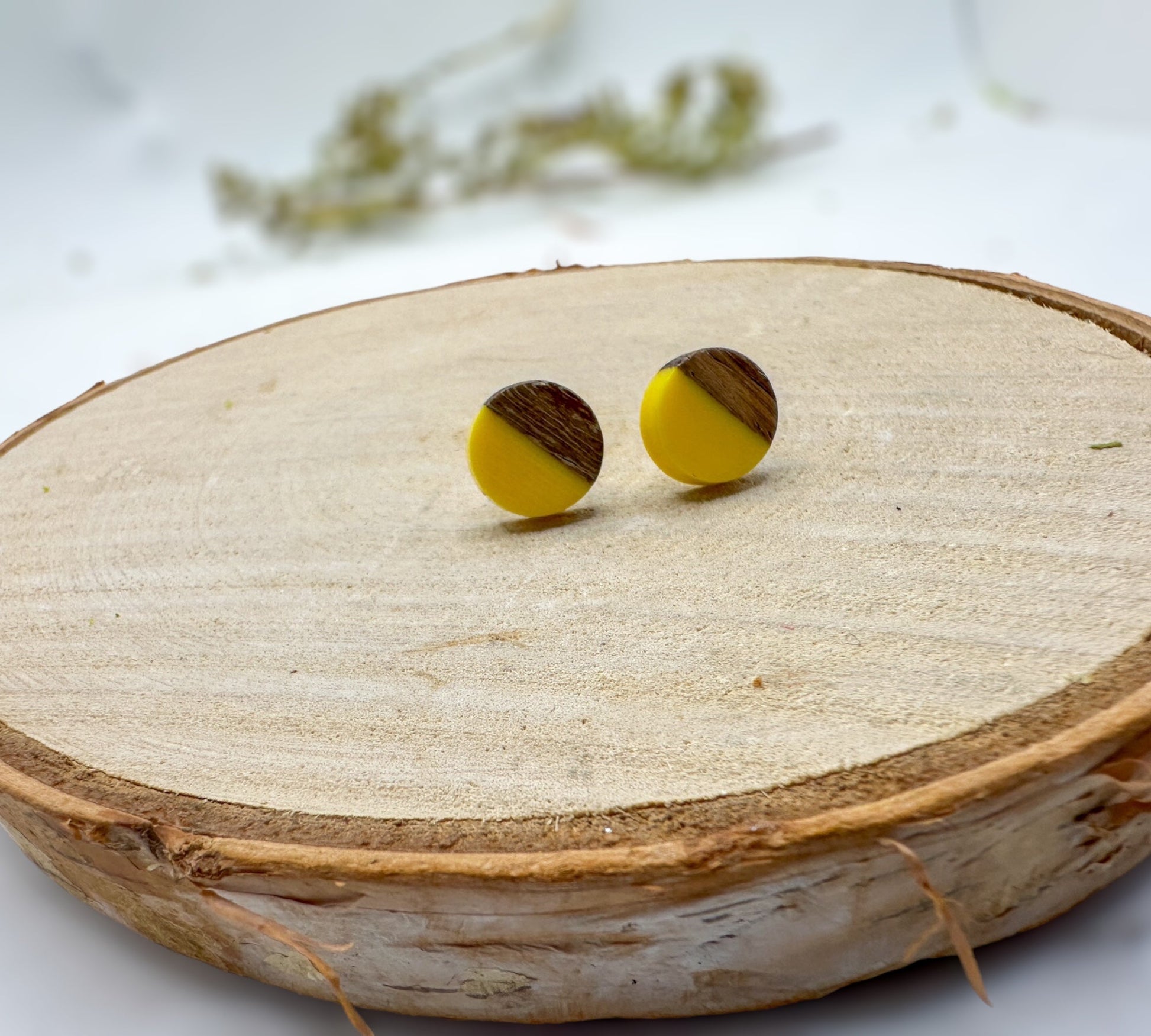 Boucles d'oreilles à tige en bois et résine style bohème - Boucles d'oreilles hippies jaunes et bois