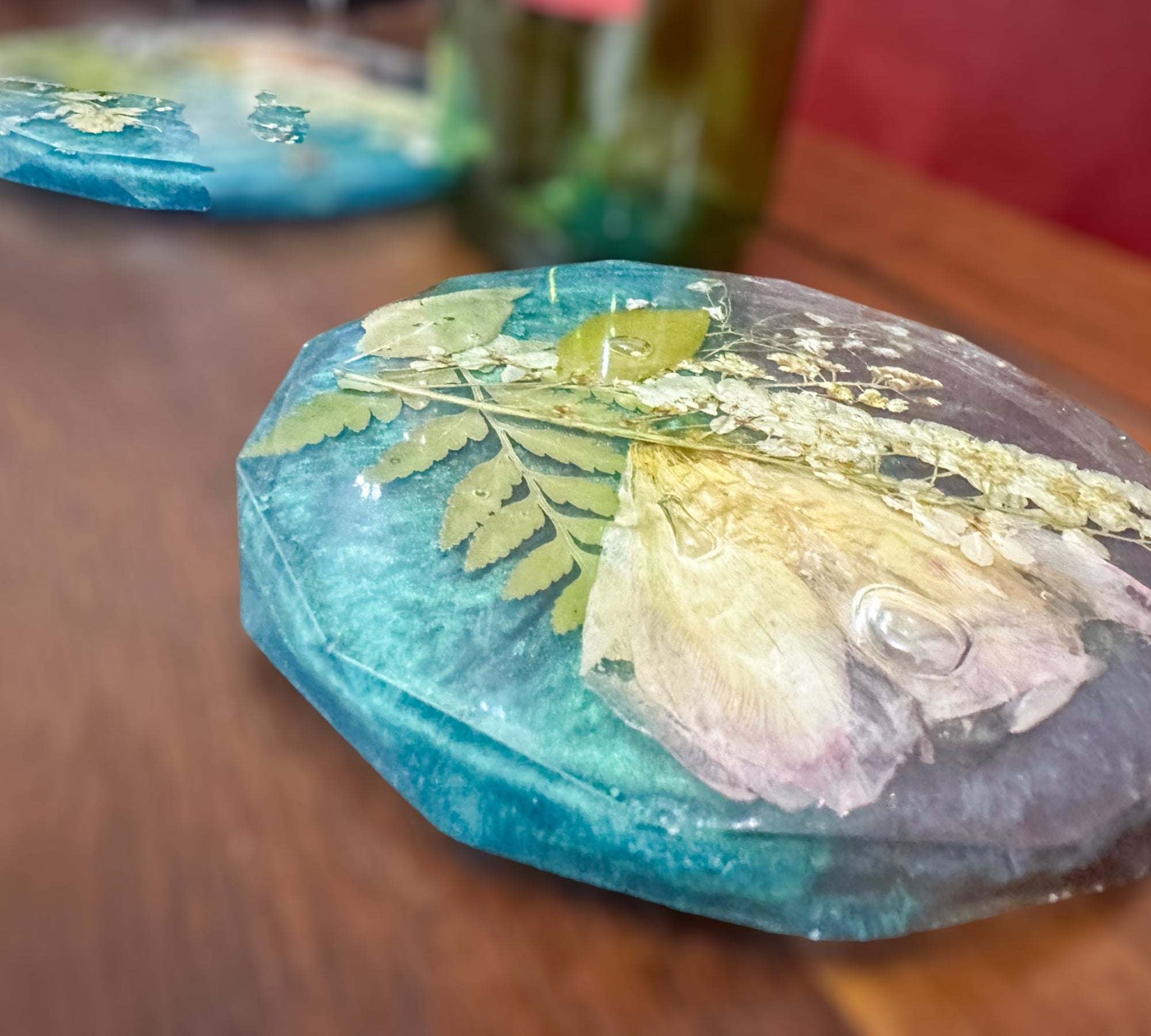Présentoir à verres à vin avec 2 sous-verres - Thème jardin avec accents bleu sarcelle
