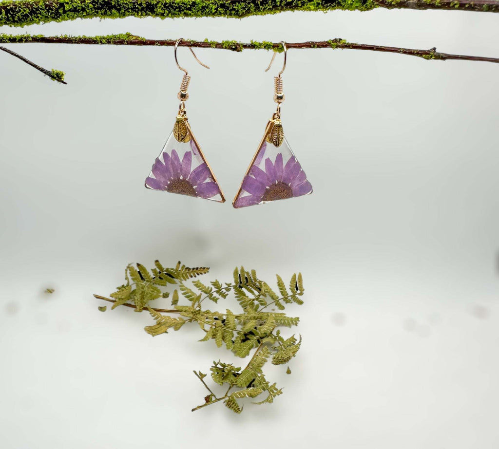Daisy Charm - Handmade Pressed Flower Petal Resin Earrings