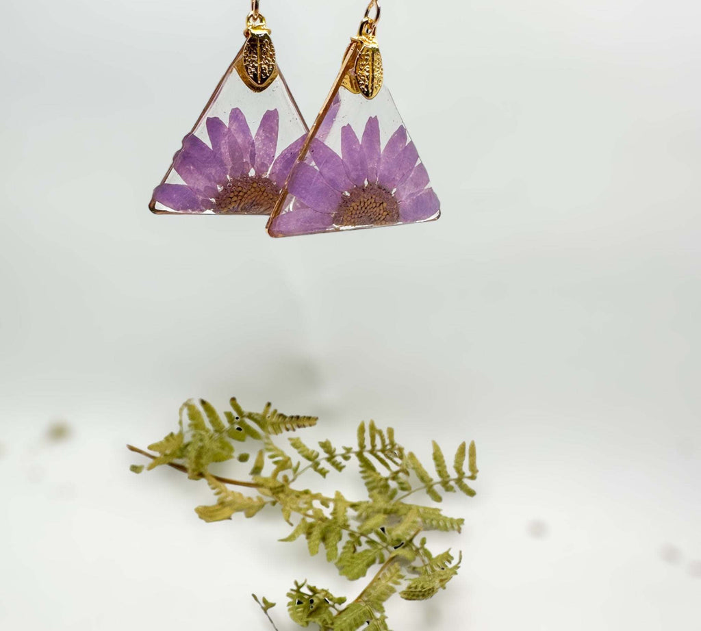 Daisy Charm - Handmade Pressed Flower Petal Resin Earrings